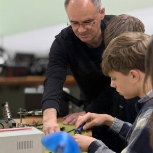 У ДУІТЗ стартувала літня навчальна практика школярів: STEM-інтенсиви, робототехніка та перші інженерні проєкти